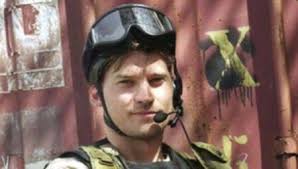 Just rewatched "Black Hawk Down" and never noticed how this cast was  stacked with young talent. I also didn't notice how many non American  actors were playing US soldiers with bad American