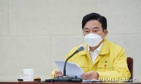 백신 접종 뒤 아프면 쉬는 백신 휴가처럼 수업 병가를 인정해 달라는 얘기다. ì¤'êµ­ê°€ë©´ ê²©ë¦¬ í•œêµ­ì˜¤ë©´ ë©´ì œ ì›í¬ë£¡ êµ´ìš•ì  ë‚ ì„  ë¹„íŒ íŒŒì´ë‚¸ì…œë‰´ìŠ¤