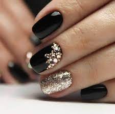 Hola amiguitas, hoy veremos como hacer una hermosa y elegante decoracion de uñas en color negro y destellos dorados. 80 Incredible Black Nail Art Designs For Women And Girls Nails Nailart Naildesigns Style M Unas Negras Con Dorado Disenos De Unas Negras Manicura De Unas