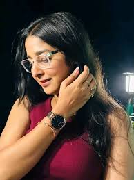 Is Ramona Effie's mom?