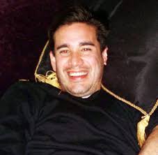 Gold lace, sequins and rhinestones, gianni versace was the king of over. Ermordeter Modeschopfer Gianni Versace Soll Seinen Tod Bloss Fingiert Haben Welt