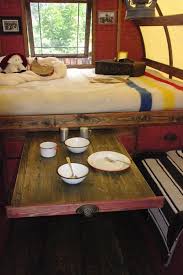 Shepards Hut With Raised Bed And Pull Out Table Camper Interieur Camper Camper Wonen