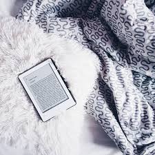Catching Up With The Crazyrichasians Hype By Attempting To Complete The Book Before Watching The Movie Is Aiming To Fi Fotos De Livros Ideias De Fotos Ideias