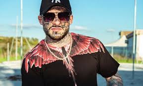 Il rapper 1727wrldstar nelle scorse è stato tratto in arresto dai carabinieri di ponte galeria a roma con le accuse, gravissime, di maltrattamenti verso la sua fidanzata e uso di sostanze stupefacenti. Fratelli 127 World Star Torna Su Instagram Cosa C E Dietro La Scomparsa