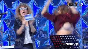 Fabien, le choriste, perturbe un parlles et le fait perdre. Gros Oups Dans N Oubliez Pas Les Paroles Une Choriste En Devoile Un Peu Trop Video