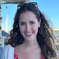 Elizabeth Lynes's Instagram, Twitter & Facebook