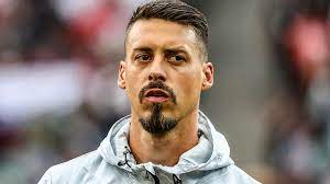 Sandro wagner is a german football manager and former professional footballer who played as a striker, he is the head coach of regionalliga. Dazn Debutant Sandro Wagner Lastert Uber Kollegen Mittlerweile Zahlt Schon Karl Heinz Vom Edeka Als Experte Sportbuzzer De