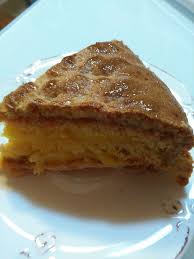 Torta Delizia Con Base Di Pasta Sfoglia Pan Di Spagna E Crema Pasticcera Ricoperta Di Pasta Delizia Alle Mandorle Torte Deliziose Ricette Ricette Dolci