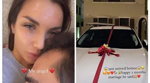Последние твиты от elettra lamborghini (@elettralambo). Elettra Lamborghini Torna In Italia Un Auto In Regalo Per I Due Mesi Di Nozze Tgcom24