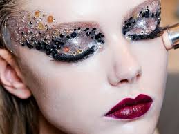 Augen mit künstlichen wimpern betonen. Schminken Zum Fasching 76 Inspirierende Beispiele Fur Den Perfekten Karneval Look