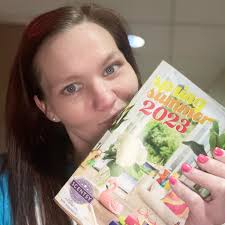 Pearlie Peterson's Instagram, Twitter & Facebook