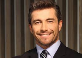 Fernando javier solabarrieta chelech (born january 24, 1970 in puerto natales, chile) is a chilean television journalist, known for his role as anchor man on several sport events for tvn, like zoom deportivo. Fernando Solabarrieta Conocio Oficialmente A Su Nuera Que Causo Furor En Instagram Foto La Opinon Cl Noticias De Temuco Y Araucania