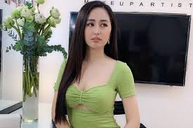 Hoa hậu việt nam 2006 thường xuyên chia sẻ hình ảnh em gái trên trang cá nhân kèm nhiều lời khen có cánh. Mai PhÆ°Æ¡ng Thuy Len Tiáº¿ng Vá» áº£nh Máº·c Ao Dai Gay Tranh Cai 8 NÄƒm TrÆ°á»›c Giáº£i Tri