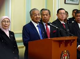 Berikut dikongsikan senarai menteri kabinet malaysia bagi tahun 2020 di bawah kerajaan perikatan nasional (pn) pimpinan tan sri muhyiddin yassin. Ini Senarai Gaji Perdana Menteri Dan Menteri Kabinet Malaysia Sebelum Dipotong 10