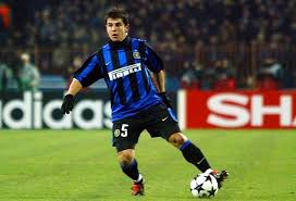 Kariyer sayfasında emre belözoğlu isimli futbolcunun sezon bazında takımının yer almış olduğu turnuvalardaki maç, gol, asist, sarı kart, kırmızı kart, oyuna girme, oyundan alınma. Seveni De Var Sevmeyeni De Turk Futbolunun Tartisilan Ismi Emre Belozoglu Nun 21 Yillik Kariyeri Onedio Com