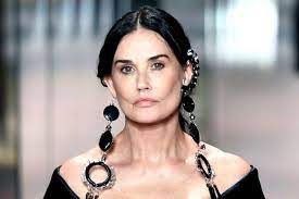 Her stepfather danny guynes didn't add much stability to her life either. Demi Moore Verandertes Gesicht Fur Laufsteg Debut Bei Fendi Gala De