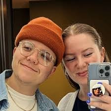 Hannah Cushing's Instagram, Twitter & Facebook