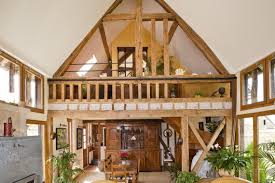 Renover Une Grange Une Solution De Choix Pour Allier Le Charme De L Ancien Au Moderne Renovation Maison Grange Renovation Grange Habitat Grange En Bois