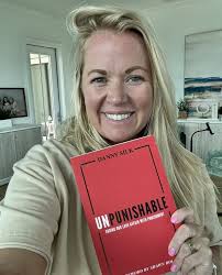 🎬 With this emotionally intense introduction, you'll feel the suffocating  pressure of persecution ahead of time, and see how the protagonist chooses  to stand firm even in seeming hopelessness, readying you