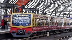 The metrotram operates 24 hours, in 30 minute intervals from 0.30 a.m. Signalstorung Am Hauptbahnhof Zugausfalle Und Verspatungen Auf Mehreren S Bahn Linien Rbb24