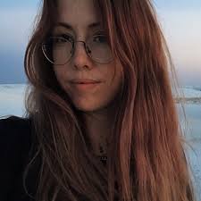 Erin Paris's Instagram, Twitter & Facebook