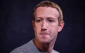 Mark Zuckerberg da la cara y explica la cáida de Facebook