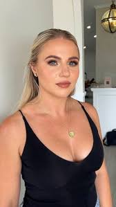 SUNSHINE COAST MAKEUP ARTIST (@makeupartistrybyraineybrooke) · Instagram  照片和视频