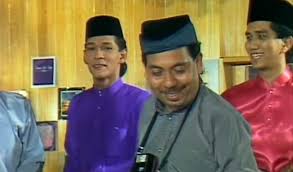 Download lagu lagu raya jamal mp3 dan video klip mp4 (7.12 mb) gudanglagu. Video Mv Raya Jamal Abdillah Ramai Yang Tak Perasan Lelaki Berbaju Merah Itu Rupa Ahli Politik Tika Remaja Media Hiburan