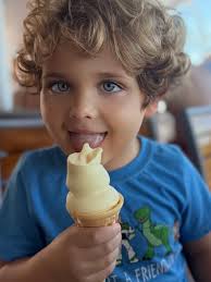 Deséanos un buen viaje! 🐣 #viajes #niños #mickey #disney #thegoodlife #vida