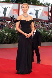 A fan page for scarlett johansson. Scarlett Johansson Black Off The Shoulder Dress Scarlett Johansson Dress Dresses Nice Dresses