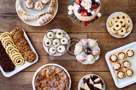 Backpulverbei 180° o + u 45 min. Tabelle Mit Kuchen Torte Cupcakes Kekse Torten Und Cakepops Fototapete Fototapeten Platzchen Cupcake Planke Myloview De