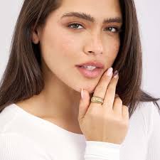 14kt Gold 0.05 ctw Diamond Small Shrimp Ring