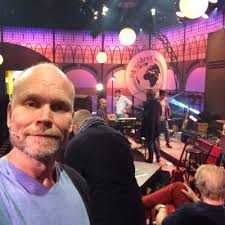 Kristian luuk ska hålla i ett nytt folkbildande underhållningsprogram i svt. Kristian Luuk Kidikits Twitter