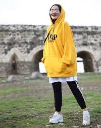 Baju berkerah kemeja atau baju berkerah yang yang saat ini banyak digunakan konsep dasarnya adalah berasal dari ruff atau bahkan hingga akhir 1902, hg wells mengeluh bahwa kerah yang terbuat dari kain yang kaku membuat sakit leher dan meninggalkan bekas merah di bawah telinga. Inspirasi Outfit Olahraga Untuk Para Hijaber Hai Gadis