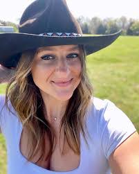 Abigail Moore's Instagram, Twitter & Facebook