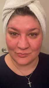 Whewww chile Robin showed up Looking goodt Like a tall glass of water😋