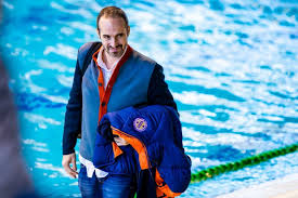 Benedek tibor súlyos betegségben 47 éves korában csütörtökön hajnalban hunyt el. Genterapias Kezelesnek Vetette Ala Magat Benedek Tibor 2 Evig Harcolt A Betegseggel Osprey Backpack Sling Backpack Backpacks