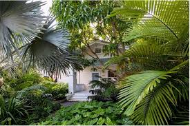 The conch republic throws its deeply tanned arms around all travelers, and before long you'll be sipping slushy cocktails on duval street and toasting sunsets that inspire lyrics set to steel drums. Gardening In Paradise 10 Ideas To Steal From Key West Gardenista