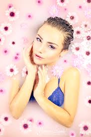 Badewannen Shooting Whirlpool Badewanne Badewannenshooting Photoshooting Flowershooting Portrait Bathtub Shooting Tessa8mann Portrait Badewanne Beauty