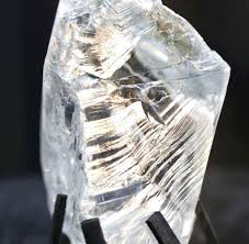 Wunderschön in form einer birne geschnitten, schmückt er sich mit dem zepter der großen monarchen englands und ist zusammen mit seinen anderen berühmten brüdern im turm. Christie S Auktion Grosster Diamant Der Welt Ist 28 7 Millionen Euro Wert Welt