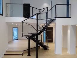 Pour quel type d'escalier opter ? Realisation D Escaliers En Acier Et Escaliers En Metal Sur Mesure Dans Le Puy De Dome Metal Passion Fr