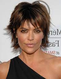 Shaggy Frisur Mittellang 2021 Bob Frisur Frech Frisuren Ab 50 Feines Haar Frisur Ab 40