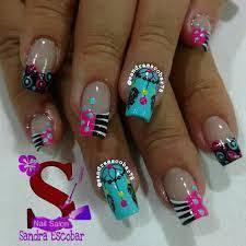 Uno de los muñecos animados preferidos para las uñas es hello kitty y en este diseño vas a hacer que luzcan un poco diferente. Imagen Relacionada Manicura De Unas Unas Decoradas Hermosas Disenos De Arte En Unas