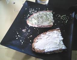Per preparare la mousse di ricotta, speck e miele, per prima cosa ammollatela colla di pesce in acqua fredda, quindi strizzatela bene. Pane Della Nonna Pane Ricotta E Miele Ricotta E Pistacchio Picture Of Peperusko Castelmezzano Tripadvisor