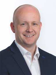 How do you resolve a customer dispute at a stalemate?