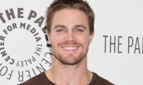 Stephen Amell principal candidato para protagonizar Cincuenta sombras de  Grey