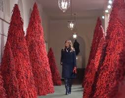 Flotus Melania Trump Shows Off The White House Christmas Decorations On November 25 2018 Trump Fashion First Lady Melania Trump Melania Knauss Trump
