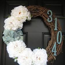 Brick house decorated for christmas in kentucky. Front Door Wreath With House Number Tip Junkie
