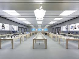 Visit the apple store to shop for mac, iphone, ipad, apple watch and more. Angry Man Smashes Iphones And Macs At Apple Store In France The Verge