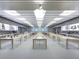 Visit the apple store to shop for mac, iphone, ipad, apple watch and more. Angry Man Smashes Iphones And Macs At Apple Store In France The Verge